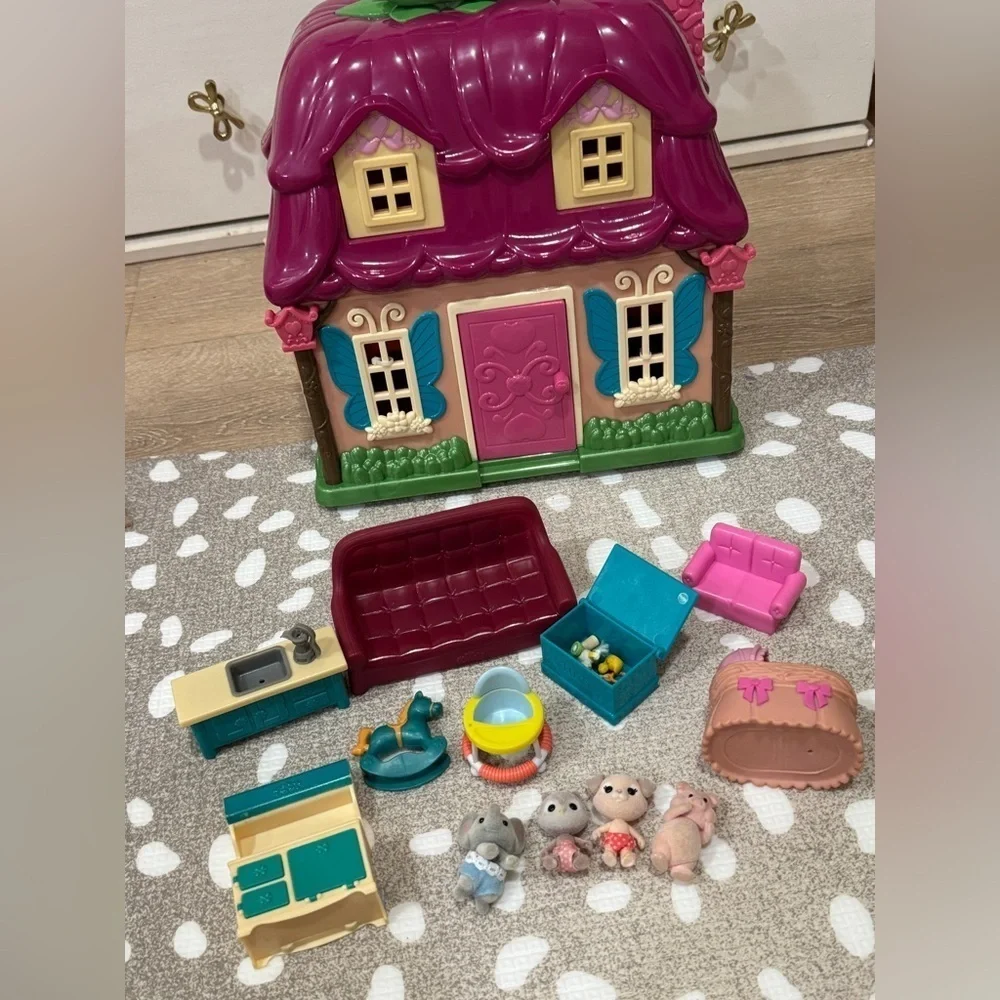Li’l Woodzeez Calico Critters Flower House Portable Woodland figurines cottage